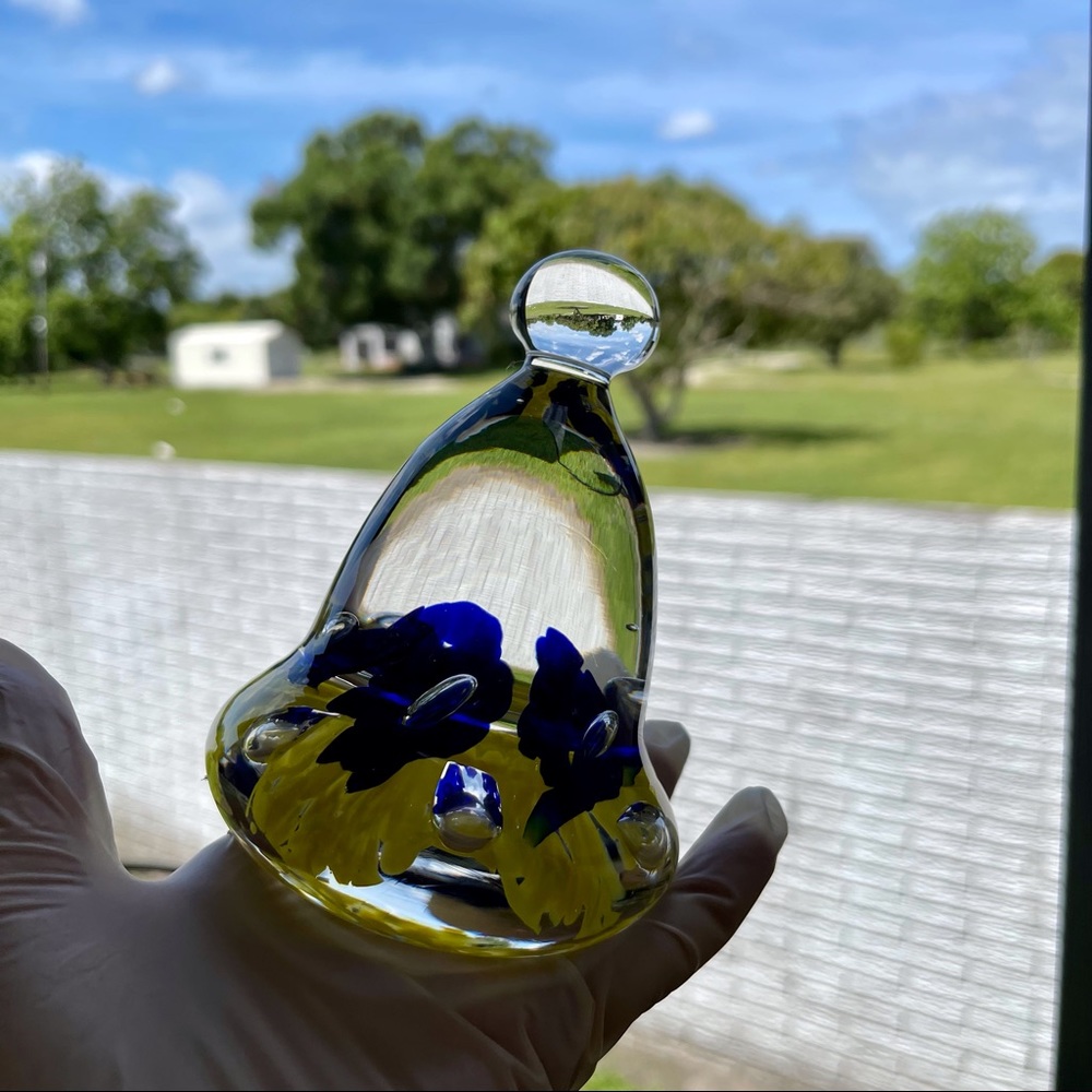 Paperweight FLOWERS AND CONTROLLED BUBBLES